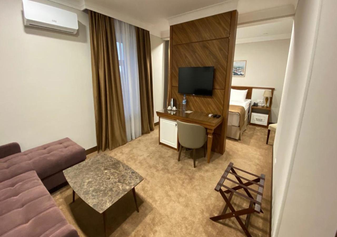Boutique Hotel Kaspi 테미르타우 외부 사진